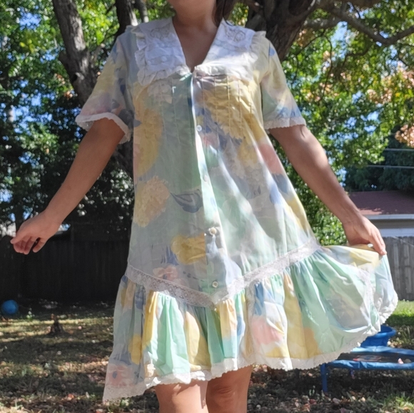 Vintage Floral And Lace Button Front Dress - Picture 5 of 16